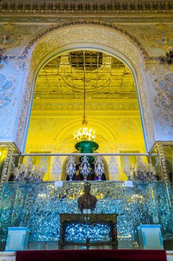 Tahran Gülistan Sarayı Talar-e Brelian parlak Hall aynalar ve avizeler