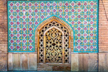 Tahran Gülistan Sarayı Talar-e Almas elmas Hall Farsça mavi fayans mermer süs pencere oyma ile