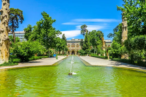 Tehran Golestan Palace Talar Salam Empfangshalle Frontal Aussichtspunkt Mit Gartenteich — Stockfoto