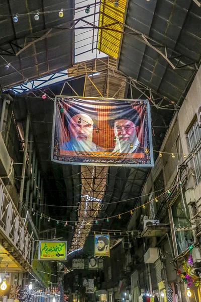 Teherán Grand Bazaar Tiendas Tiendas Corredor Techo Con Anuncios Jomeini — Foto de Stock