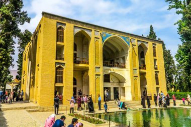 Kaşan Bagh-e Fin Bahçe Sarayı Kushak ve kalabalık ile