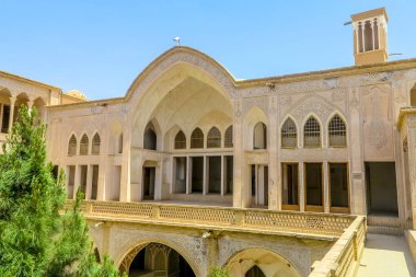 Kaşan Boroujerd tarihi evi Courtyard Portal Windcatcher Kulesi ile