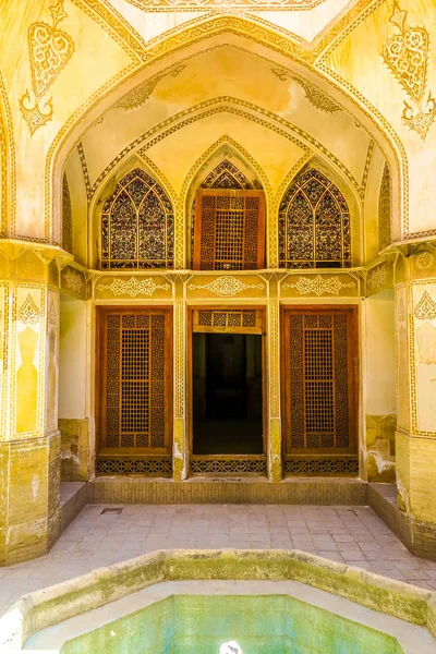 Kashan Boroujerd Casa Histórica Ornamento Colorido Vidro Janelas Portal Madeira — Fotografia de Stock