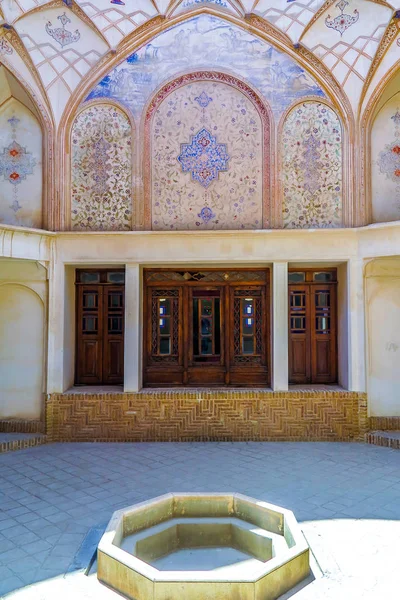 Kashan Tabatabaee Historický Dům Vytesaná Okna Facade Ornamenty — Stock fotografie