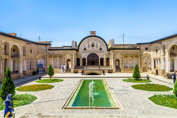 Kashan Tabatabaee Historical House Courtyard Frontal View Point Fountain Pond — Stock Photo, Image