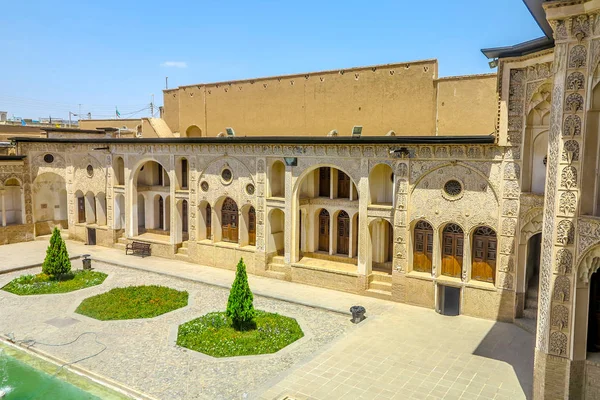 Kashan Tabatabaee Casa Histórica Patio Pared Ventanas Talladas — Foto de Stock