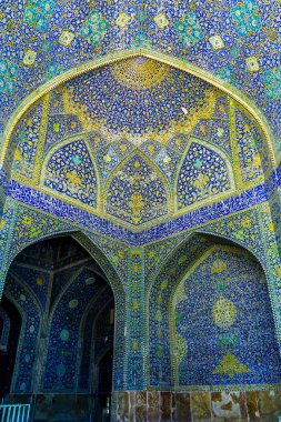 Isfahan Mescidi-e Jadid-e Abbasi şah büyük Royal Camii tavan ile mavi çini süsleme