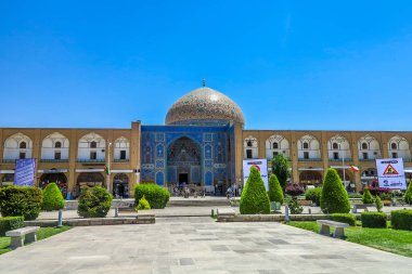 Isfahan Şeyh Lütfullah Camii ana kapısı giriş Iwan Dome View Point Nakş-ı Cihan Meydanı ile