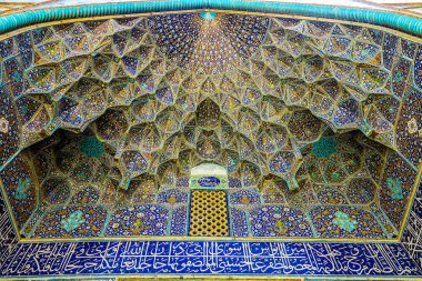 Isfahan Sheikh Lotfollah Mosque Main Gate Entrance Muqarna Ahoopay Honeycomb Stalactite Vaulting clipart