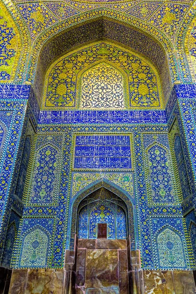 イスファハン マスジェデ ジャディード運動 Abbasi シャー偉大なロイヤル モスク ミフラーブ ブルー タイル飾りファサード — ストック写真