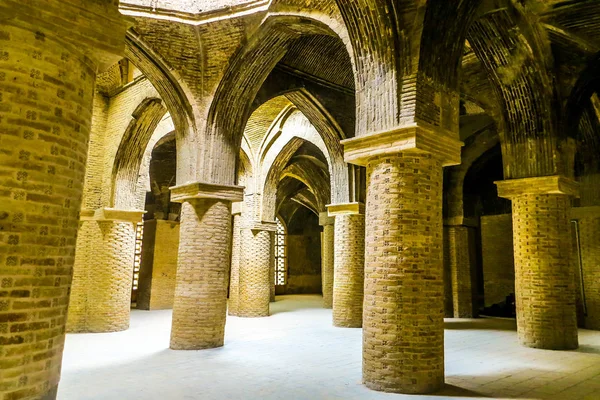 Isfahan Masjed Jameh Mesquita Inclinada Pilares Tijolo Velho Teto — Fotografia de Stock