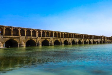 Isfahan Allahverdi Han Si-o-Seh Pol 33 kemerli köprü Zayandeh kilise River View Point gündüz