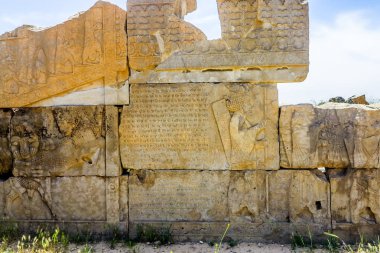 Persepolis Ören antik Perslerin ve Farsça çivi yazısı yazıt
