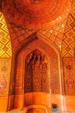 Shiraz Nasır el-mülk pembe cami renkli mihrap ile süsleme