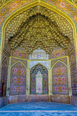 Muqarna Ahoopay petek sarkıt atlama Shiraz Nasır el-mülk pembe cami sarı ve mavi çini süsleme