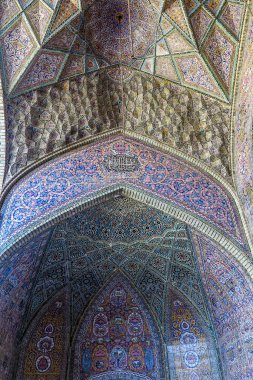 Shiraz Nasır el-mülk pembe cami mavi çini süsleme tavan Muqarna Ahoopay petek sarkıt atlama