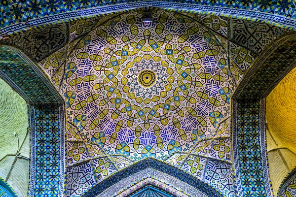 Shiraz Vakil Moskén Blå Och Gula Plattor Ornament Tak — Stockfoto