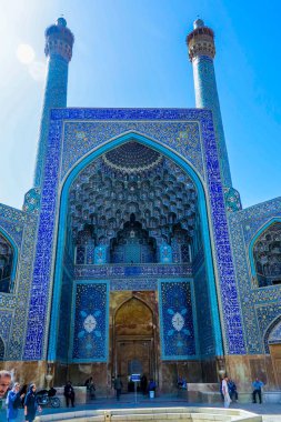 Isfahan Mescidi-e Jadid-e Abbasi şah büyük Royal Camii ana kapısı giriş Muqarna Ahoopay petek sarkıt atlama