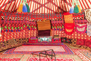 Cholpon Ata Rukh Ordo Kültür Merkezi geleneksel Kırgız Yurt içi keçe halı süsleme