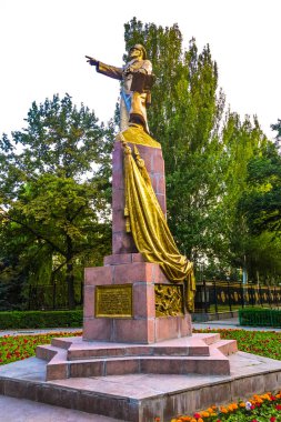 Bişkek Ivan Panfilov heykele halk Parkı yakınındaki eski Meydanı