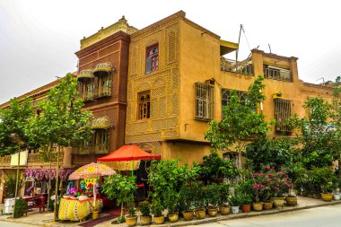 Kaşgar Old Town ortak Uygur Mimarlık apartmanlar Saksı bitkiler ve çiçekler
