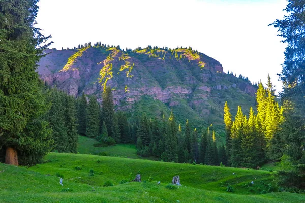 Karakol Gorge Resort Landscape Snow Capped Terskey Ala Too Mountain — Stock Photo, Image