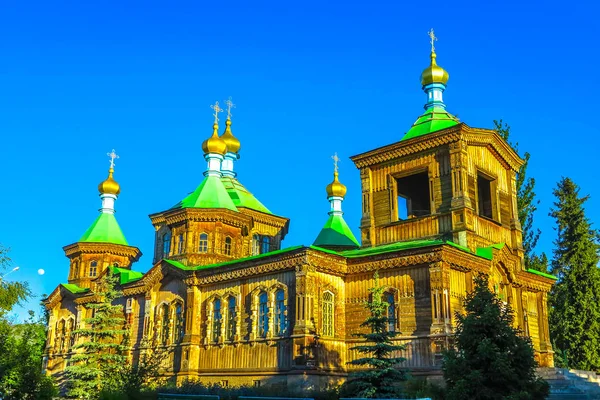 Karakol Heilige Drievuldigheid Houten Architectuur Russische Orthodoxe Kathedraal Van Zonsondergang — Stockfoto