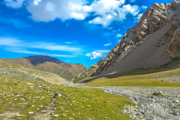 Tash Rabat Karavanserai Landschap Met Sneeuw Bedekte Bashy Ook Mountain — Stockfoto