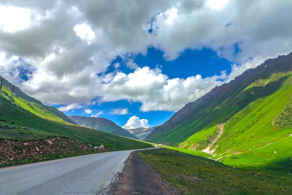 Suusamyr Zbyt Widok Krajobrazu Górskiego Punkt Autostrady Biszkeku — Zdjęcie stockowe