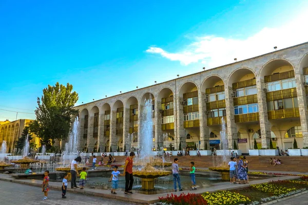 Bishkek Ala Too Square Kirghizistan Bambini Che Giocano Alla Fontana — Foto Stock