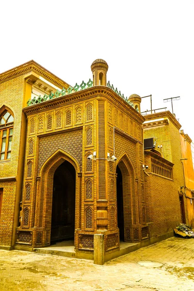 喀什市老城区普通维吾尔族建筑公寓楼立面 — 图库照片