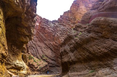 Tianshan gizemli Büyük Kanyon manzara nefes kesici Picturesque bakış