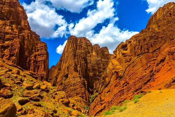 Tianshan gizemli Büyük Kanyon manzara nefes kesici Picturesque bakış