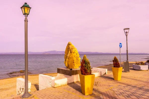 Pefkochori Promenade Street Stone Sculpture Relief Human Snake Street Lights — Photo