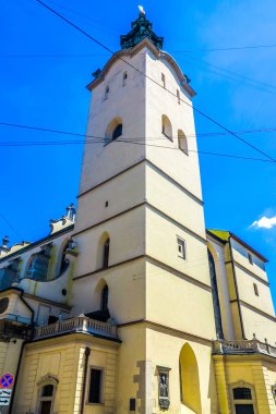 Lviv Latin Katedrali ana çan kulesi düşük açılı bakış açısı