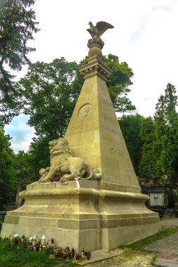 Lviv ünlü tarihi Lychakiv Lyczakowski mezarlığı için orta ve üst sınıflar ile süslü Türbeler