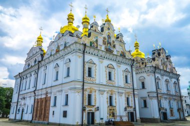Kiev Pechersk büyük Lavra karmaşık Uspensky Sobor katedral ön yan görünüm