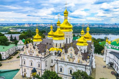 Kiev Pechersk büyük Lavra karmaşık yüksek açı dolu Panorama görüş Uspensky Sobor Katedrali