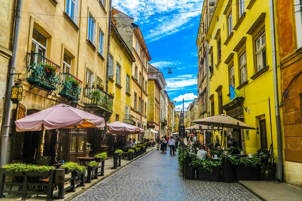 Lviv Armenian Virmenska Street Cafés Restaurantes Con Turistas Verano —  Fotos de Stock