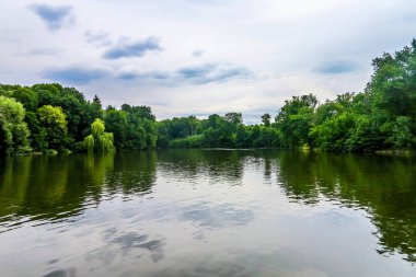 Uman Botanik Bahçesi Sofiyivka Milli Parkı İngilizce Bahçe Nyzhnii Stav Göl Manzaralı manzara