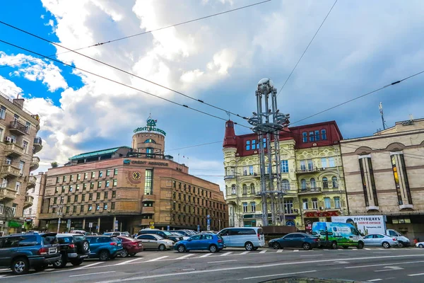 Kiev Khreshchatyk Street Edificios Neoclásicos Multinivel Con Coches Aparcados — Foto de Stock