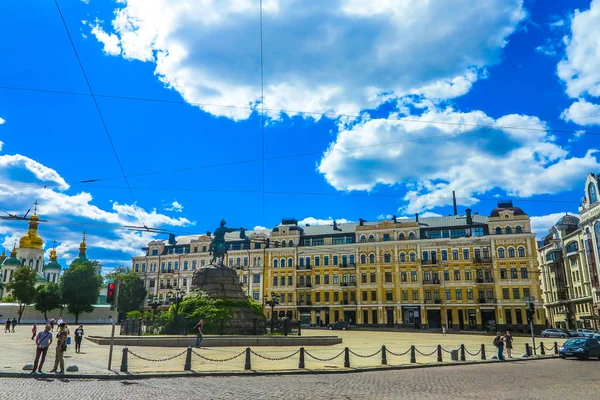 Kiev Sofiyivska Square Edificios Neoclásicos Varios Niveles Con Bohdan Khmelnytsky —  Fotos de Stock