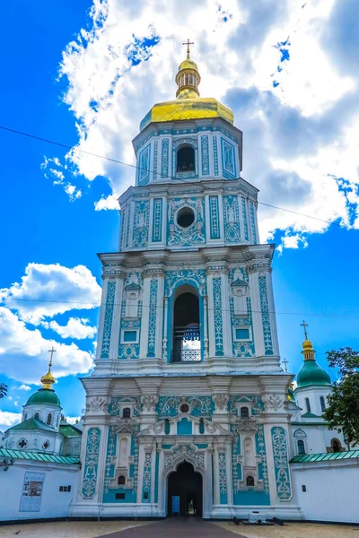 Kiev Sophia Klokkentoren Van Kathedraal Frontale Weergave Met Blauwe Hemelachtergrond — Stockfoto