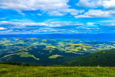 Pylypets Ski Resort panoramik Vadisi ve yaz aylarında Ukrayna Karpat Dağları