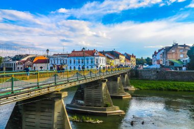 Uzhhorod Uzh nehir yaya köprüsü tarihi kent merkezine giden