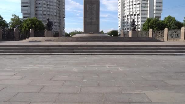 Almaty monument van de onafhankelijkheid 162 — Stockvideo