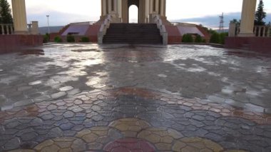 Kulob Kalesi Meydanı 18