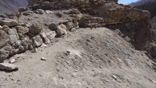 Pamir Highway Vrang buddhistiska stupa 44 — Stockvideo