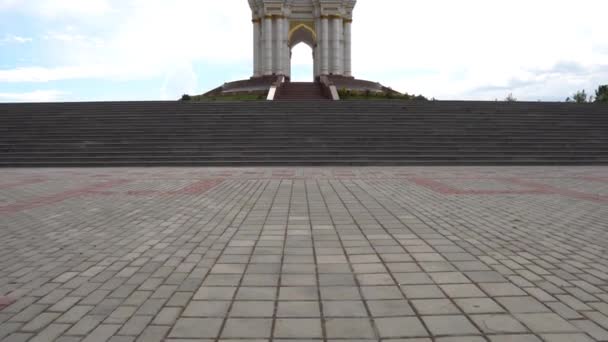 Het Onafhankelijkheids monument van Dushanbe 122 — Stockvideo