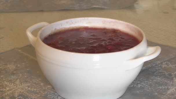 Borscht Vermelho Claro Polonês Tradicional Com Bolinhos Isolados Branco — Vídeo de Stock